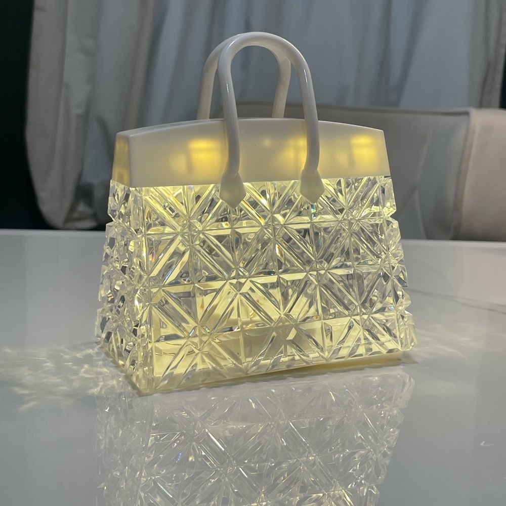Beautiful Little purse lamp.